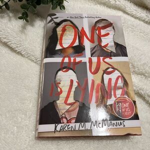 🪩3/$15🪩 One of Us is Lying by Karen M. McManus Young Adult Book